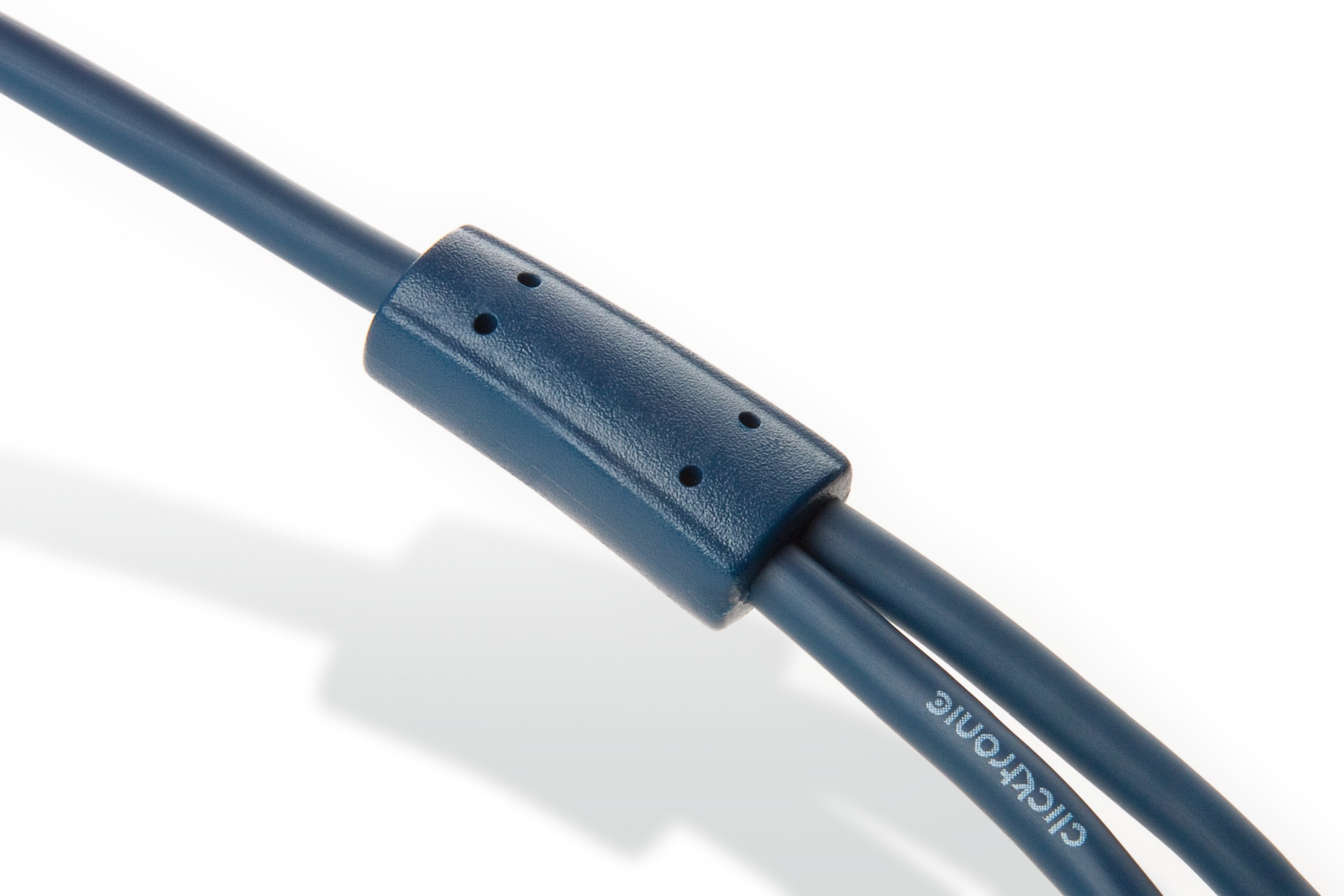 Zwei blaue Kabel verbunden mit einem dunkelblauen Kunststoffteil. 'Clicktronic' ist aufgedruckt.