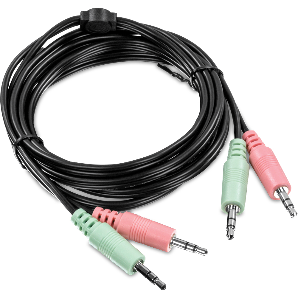 Schwarze Audiokabel mit grünen und rosa Steckern. Das Bild ist vor weißem Hintergrund.