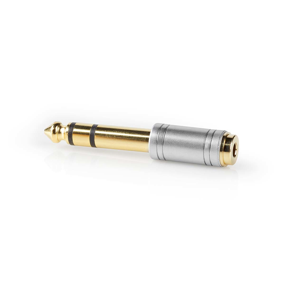 Adattatore audio da 6,35 mm oro e argento su sfondo bianco, vista angolata.
