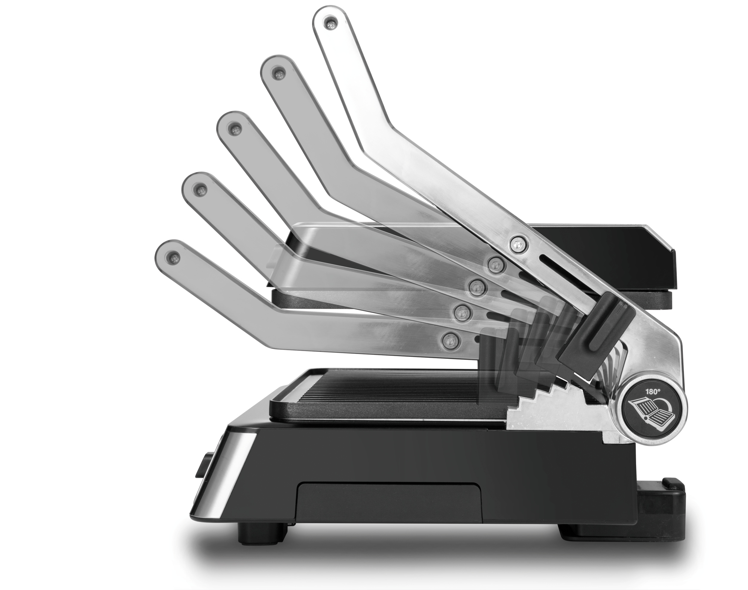 Seitenansicht eines schwarzen und silbernen Grills mit dem Deckel in mehreren offenen Positionen.