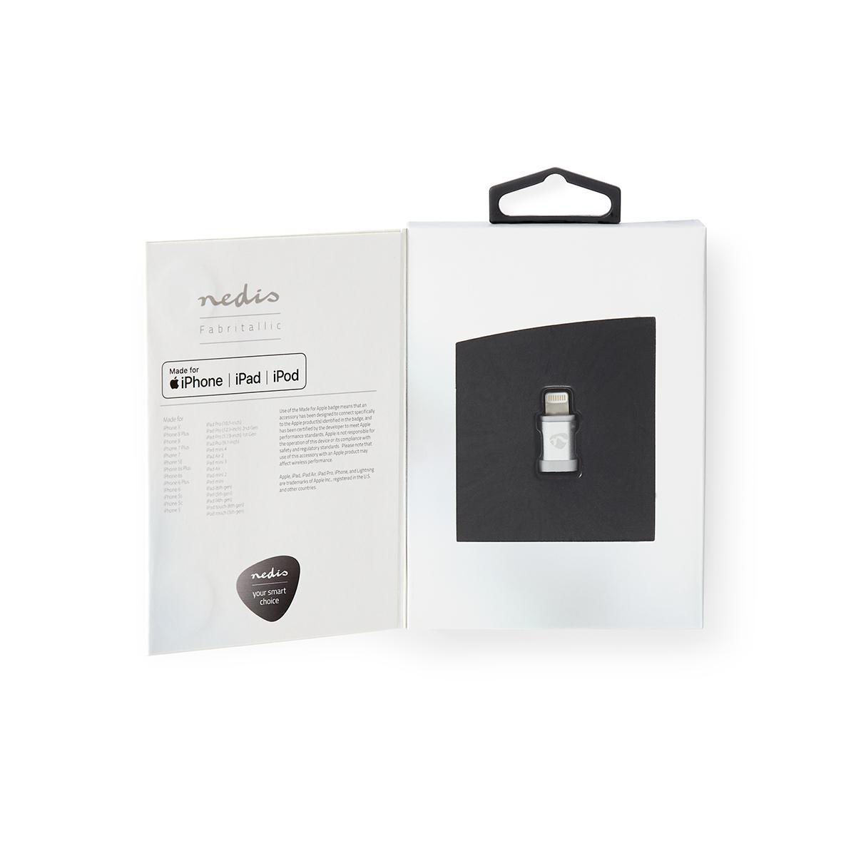 Une boîte blanche ouverte révélant un adaptateur argenté pour iPhone, iPad et iPod. La boîte contient également du texte et un crochet noir.