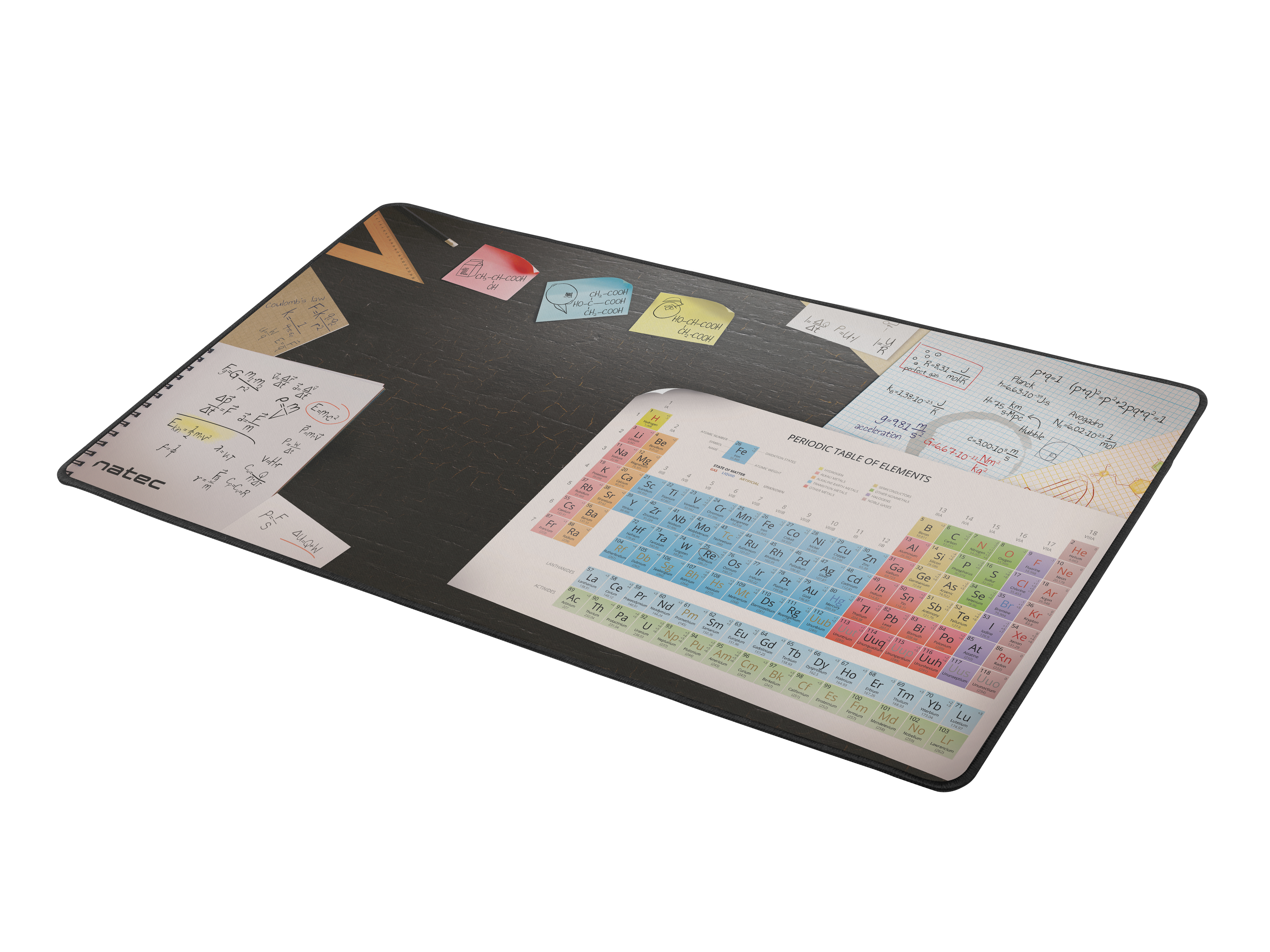 Alfombrilla de ratón con tabla periódica y notas. Lápiz, triángulo y notas adhesivas.