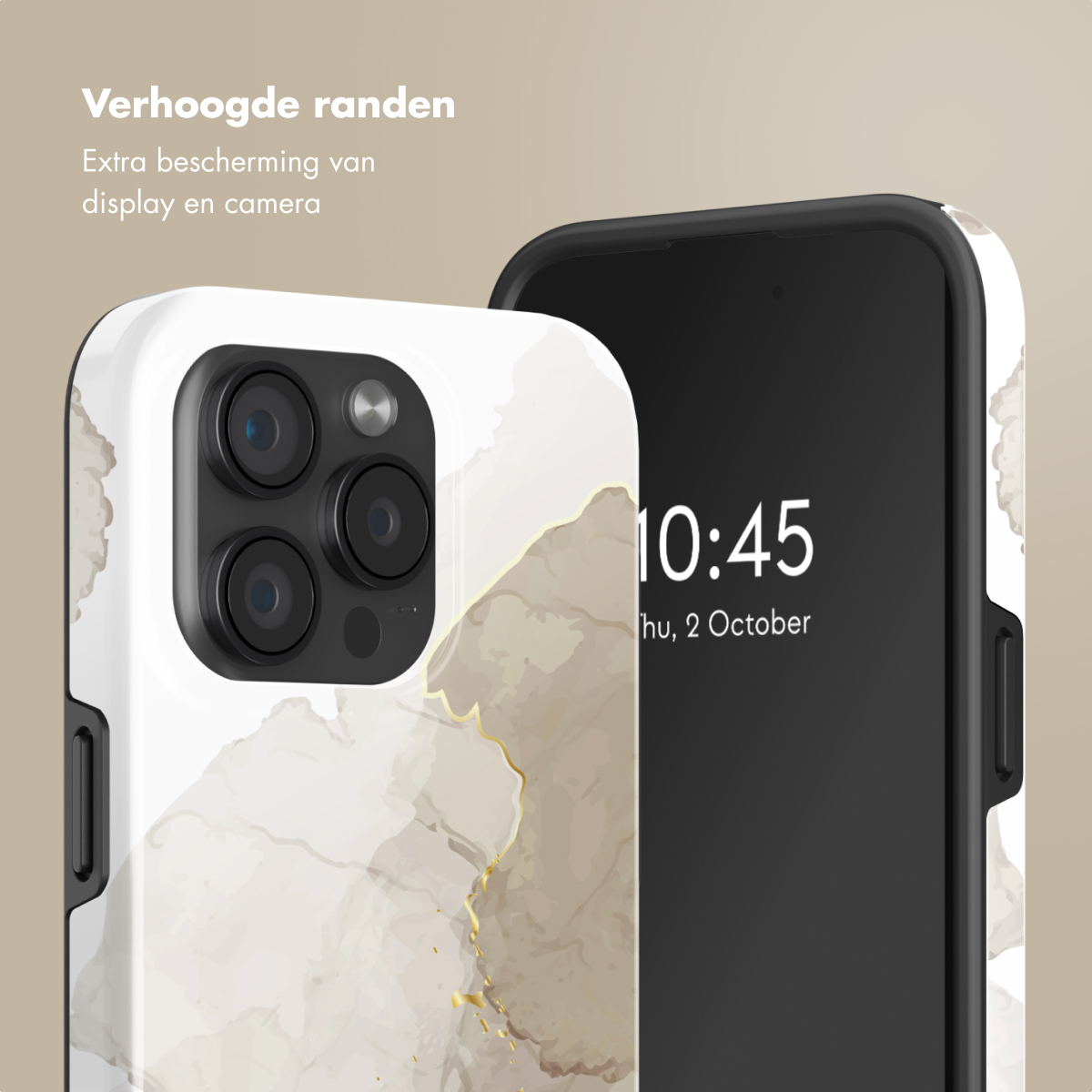 Coque de téléphone avec bords surélevés. La coque a un motif de marbre blanc, avec un téléphone noir à l'intérieur.