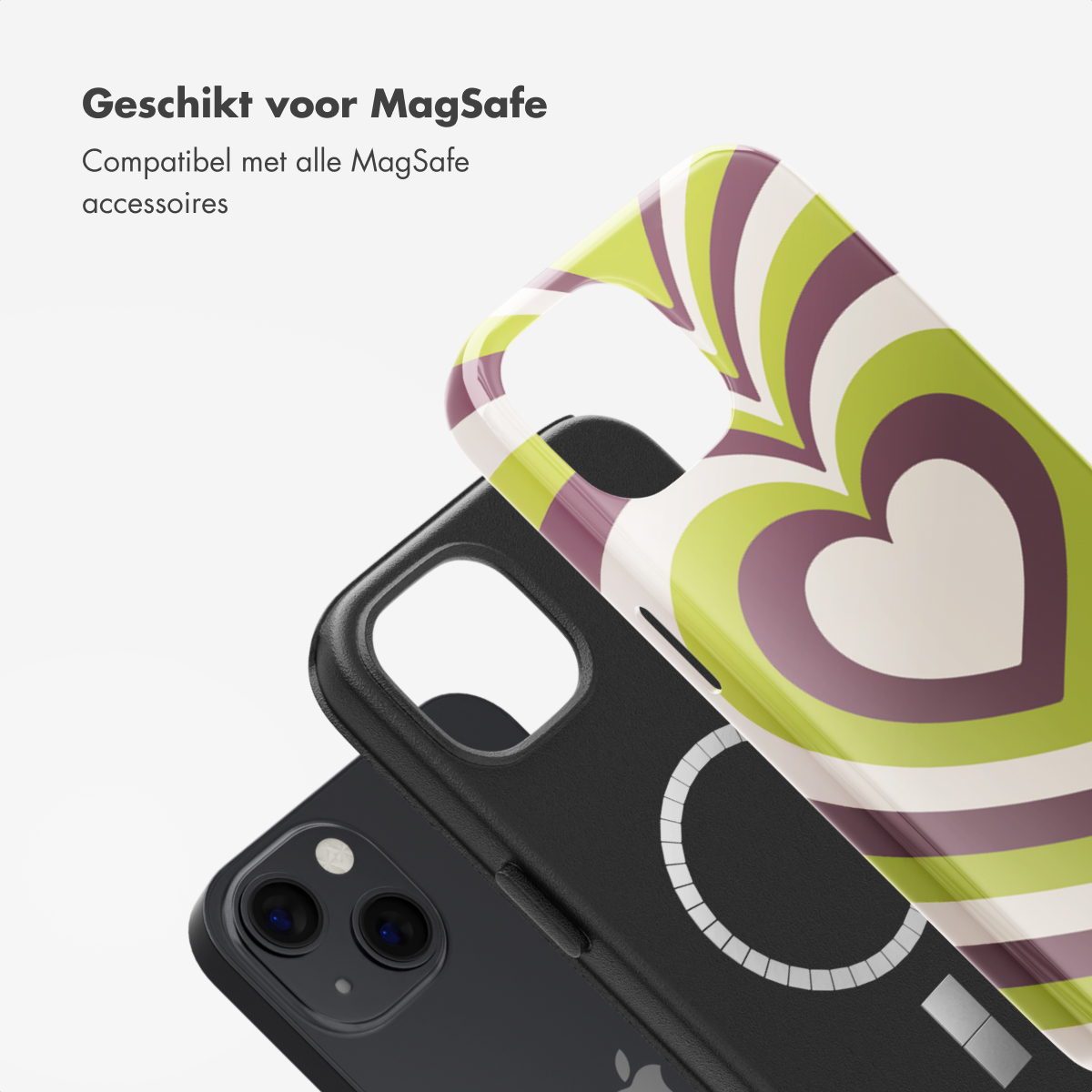 Deux coques de téléphone. Une avec un motif de cœur. L'autre est noire.