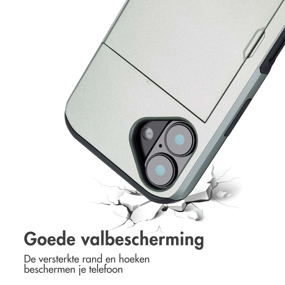 Close-up van een zilveren telefoonhoesje met hoekbescherming en gebarsten grond eronder.