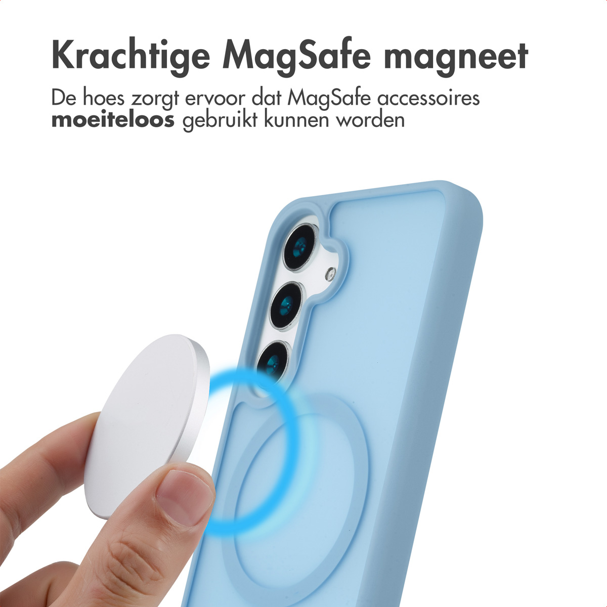 Una custodia blu per telefono con un magnete MagSafe attaccato al retro del telefono.