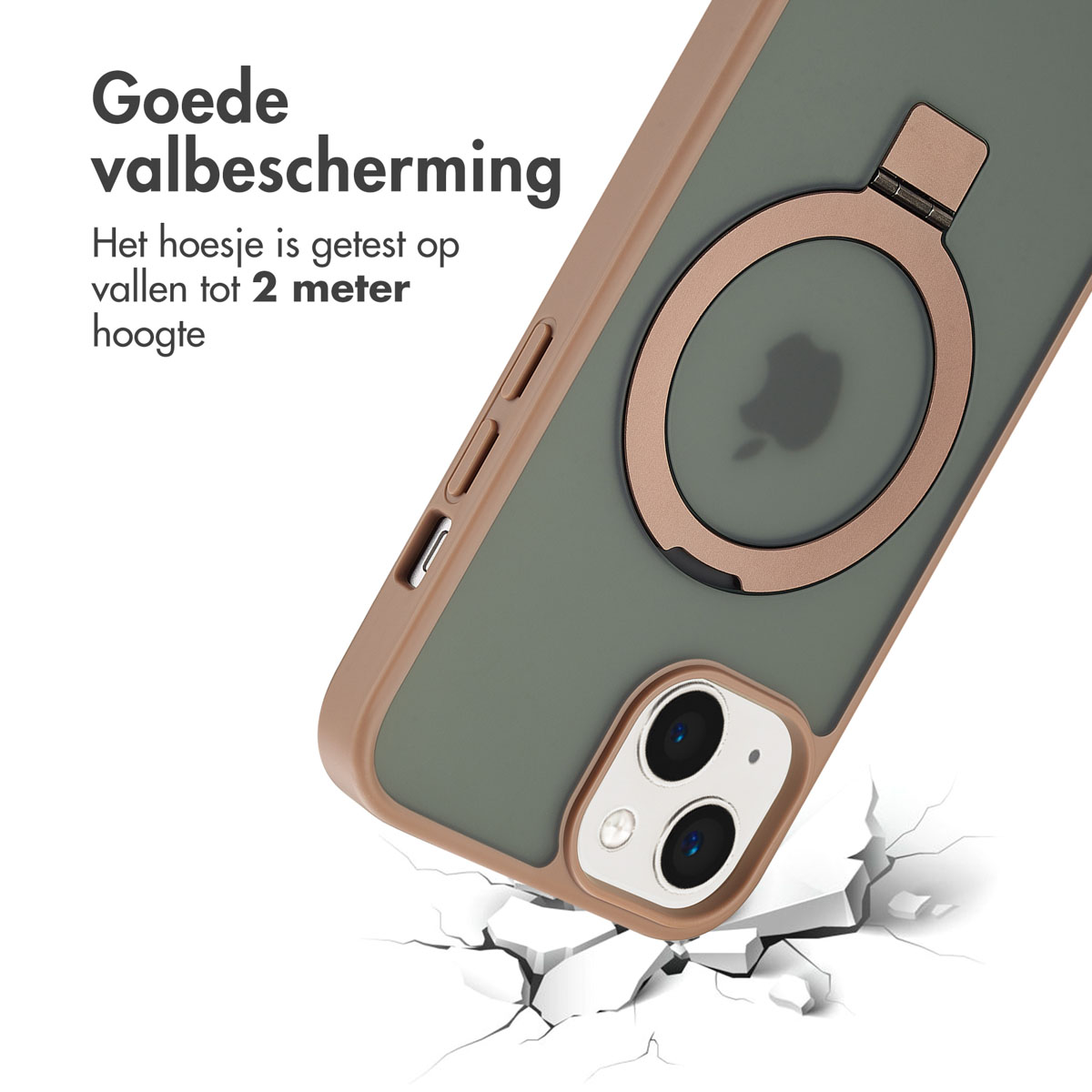 Een telefoonhoesje in de hand. De hoes is groen en bruin. De telefoon valt op een gebarsten oppervlak.