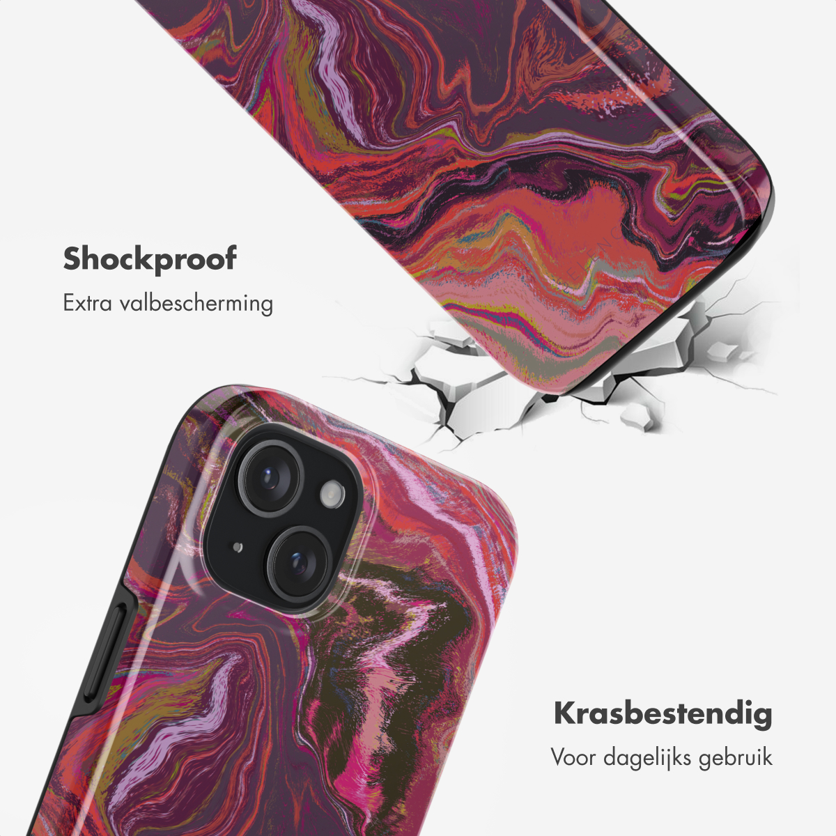 Close-up van een telefoonhoesje met een wervelend kastanjebruin patroon. De hoes ligt in de buurt van een gebarsten oppervlak.