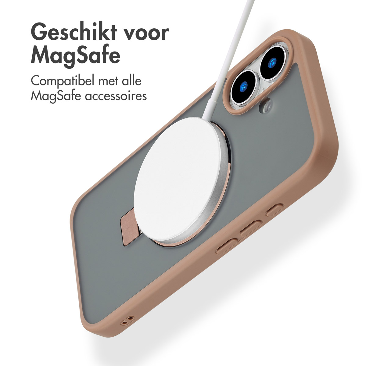 Een bruin en grijs telefoonhoesje met een witte MagSafe-oplader en een telefoon. De oplader is bevestigd.