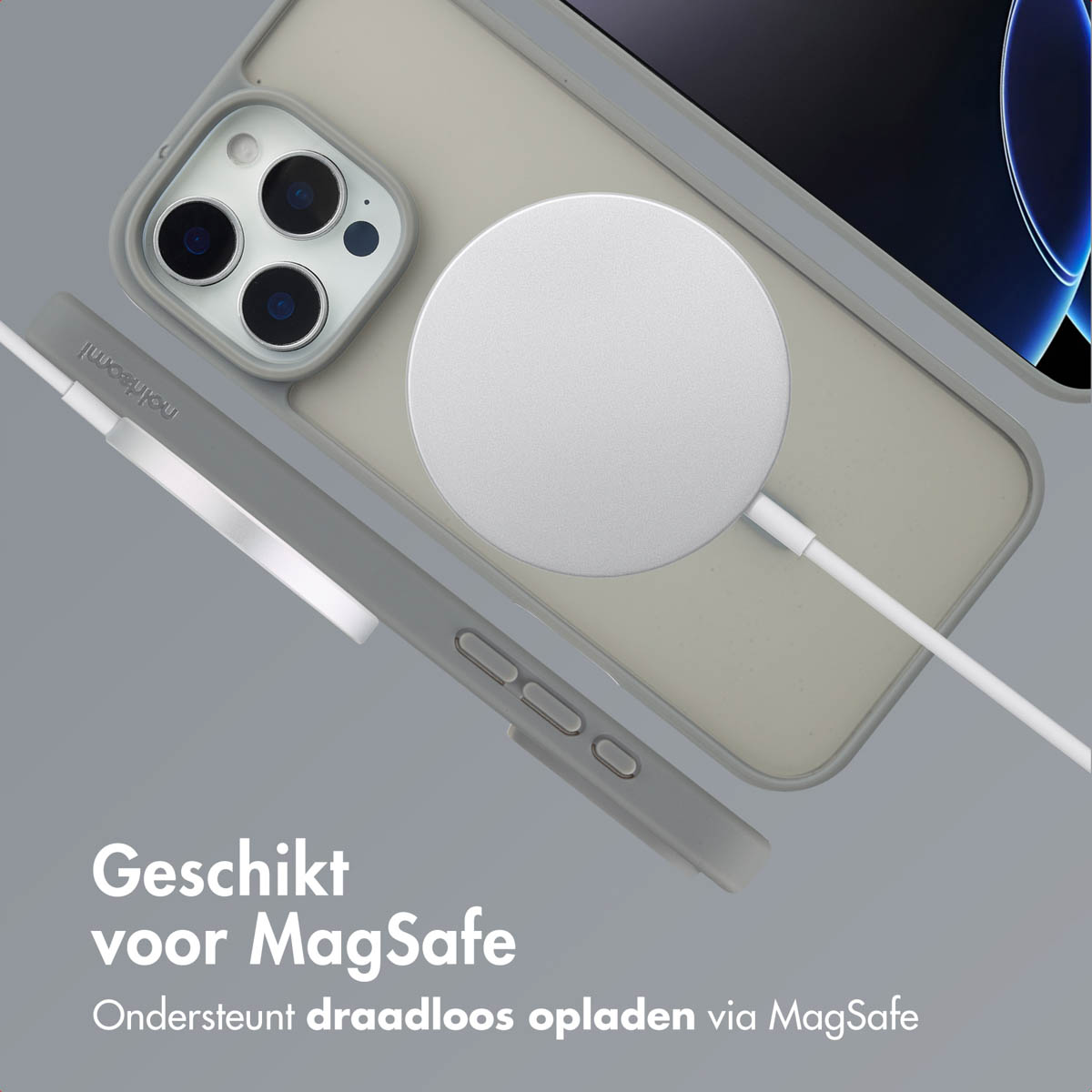 Coque de téléphone et socle de chargement. Fond gris. La recharge sans fil est annoncée. Coque avec MagSafe.