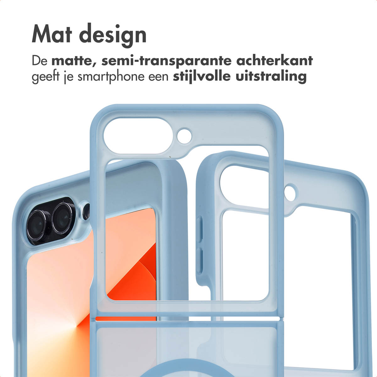 Drie lichtblauwe telefoonhoesjes, één met een telefoon erin. Het scherm van de telefoon is zichtbaar.