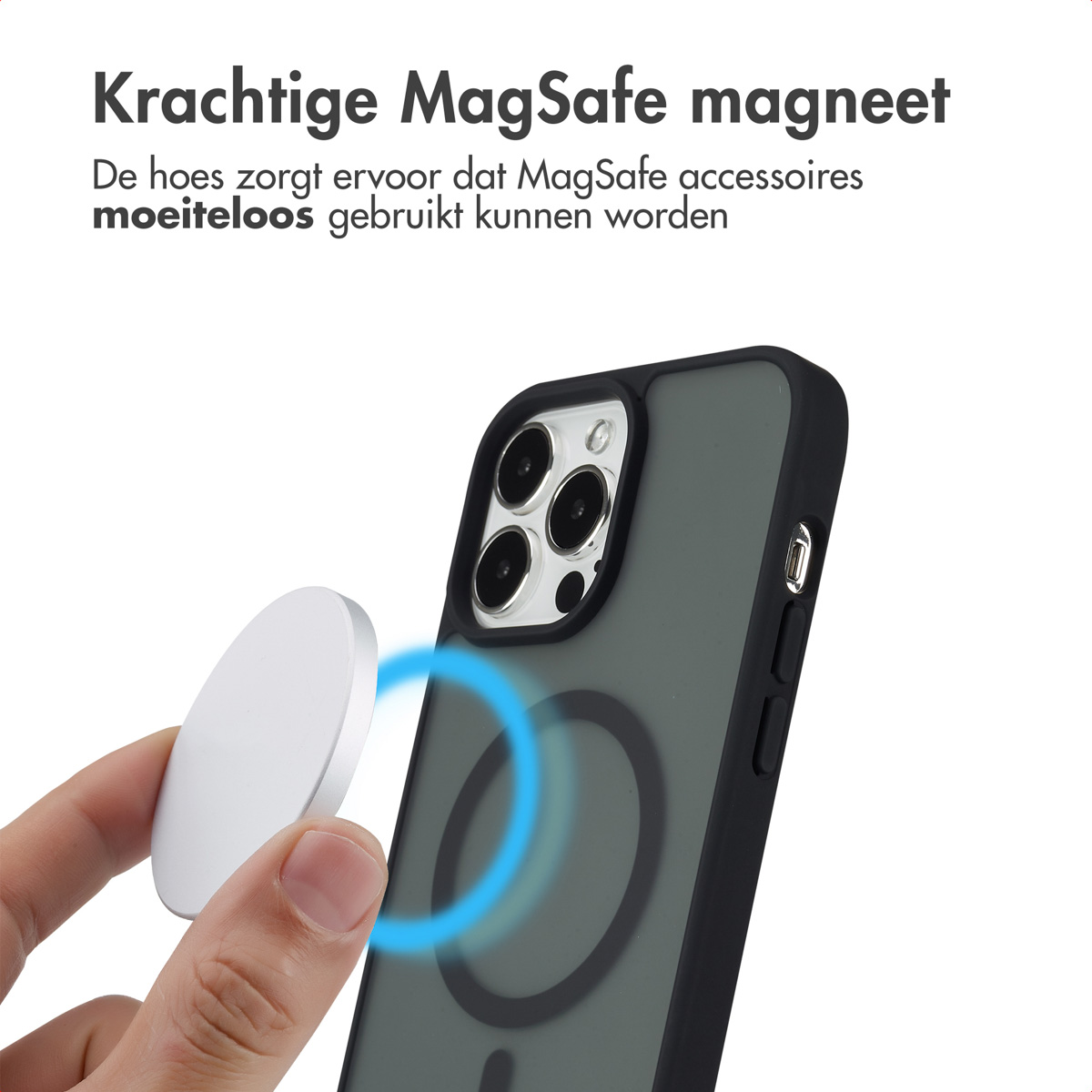 Hand die een MagSafe-oplader bij een telefoonhoes houdt. Tekst: Sterke MagSafe-magneet, accessoires werken moeiteloos.