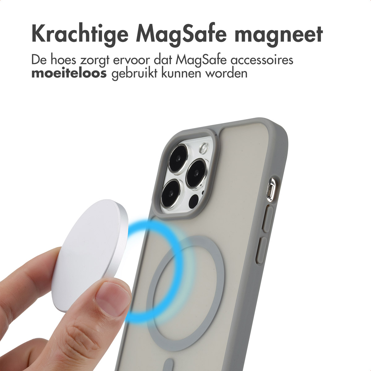 Main tenant un accessoire MagSafe argenté sur une coque grise. Texte : Aimant MagSafe puissant.
