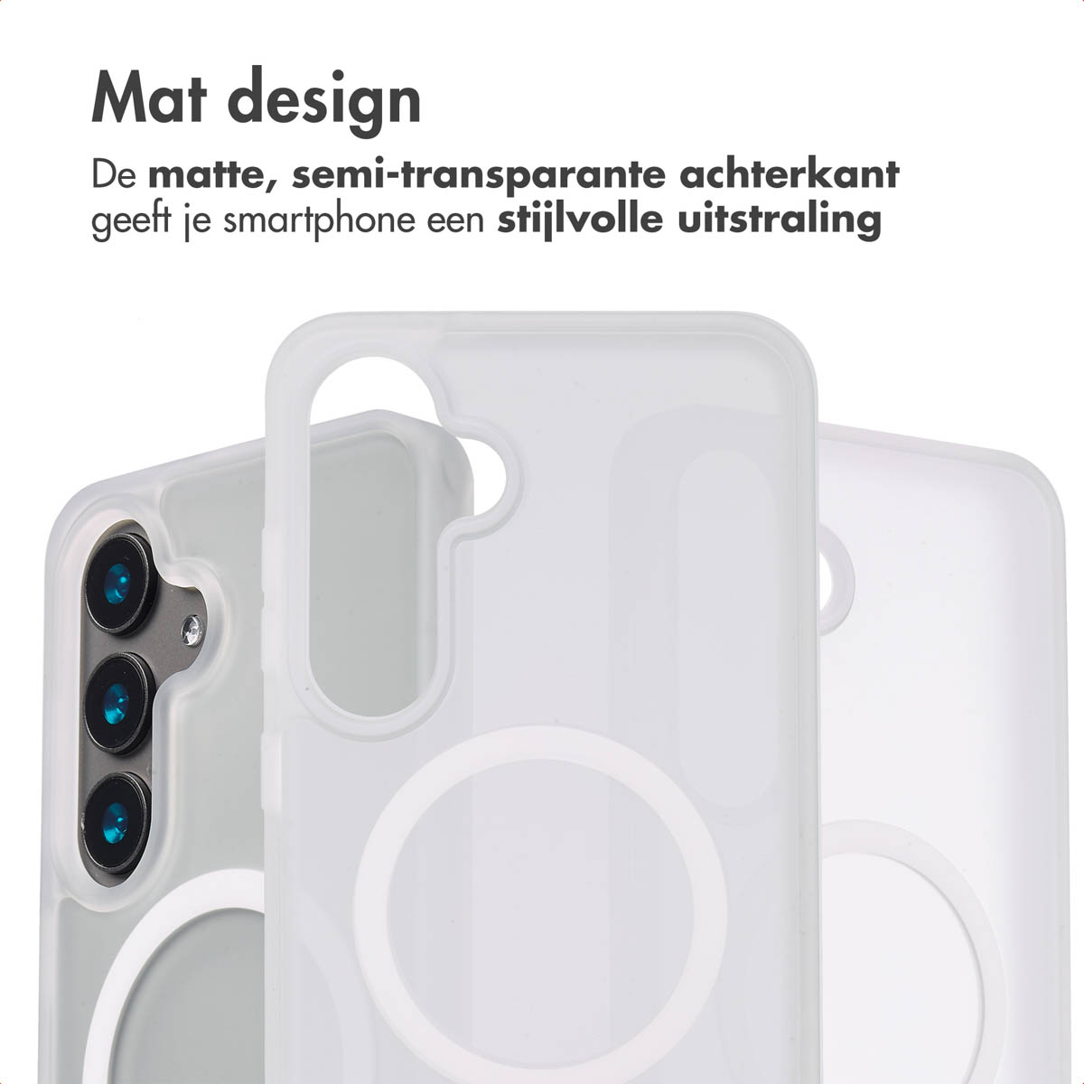 Drie telefoonhoesjes zijn op elkaar gestapeld. De hoesjes zijn wit, semi-transparant en mat.