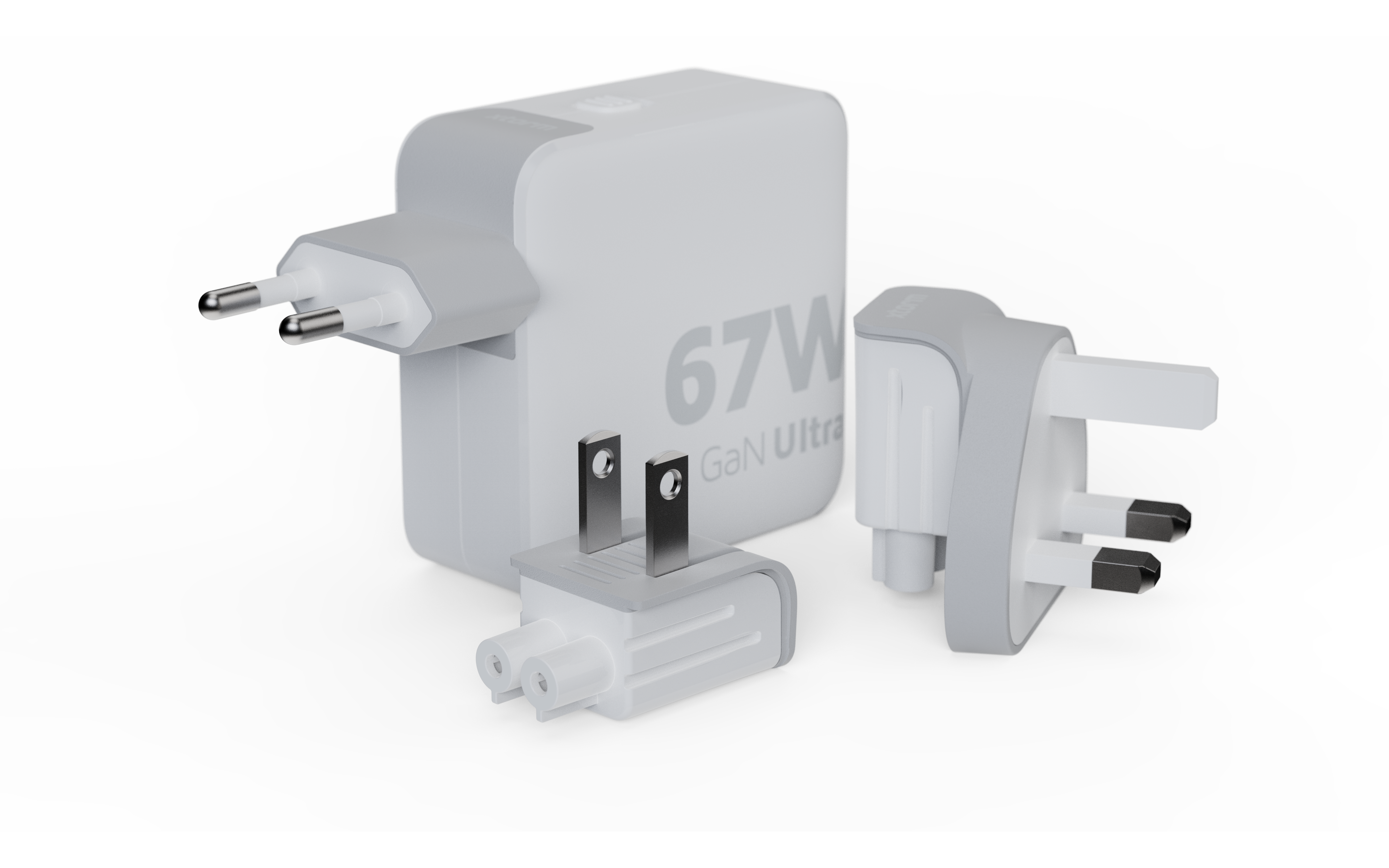 Adaptateur secteur blanc et gris avec plusieurs prises. Il porte une étiquette 67W GaN Ultra.