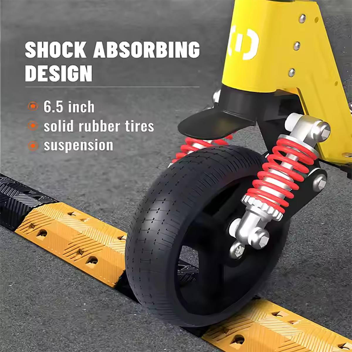Gelber Roller mit schwarzem Rad auf unebener Oberfläche. Rote Stoßdämpfer.