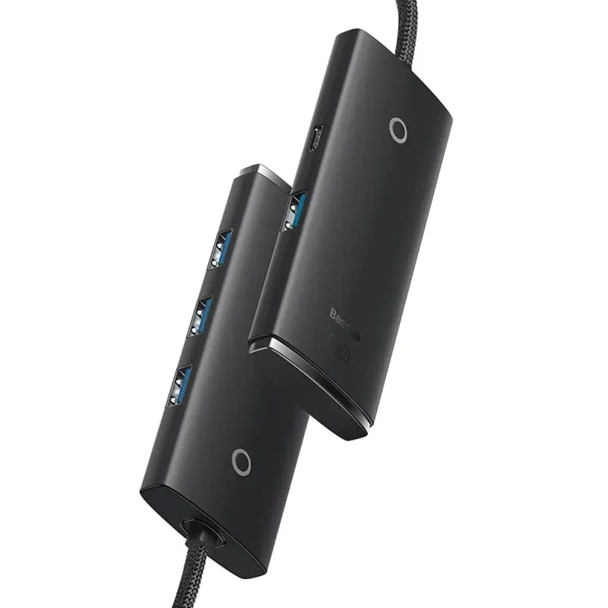 Zwei schwarze USB-Hubs mit USB-Anschlüssen und einem Kabel auf weißem Hintergrund.