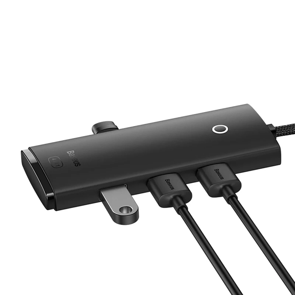 Schwarzer USB-Hub mit mehreren USB-Anschlüssen und einem USB-C-Anschluss.