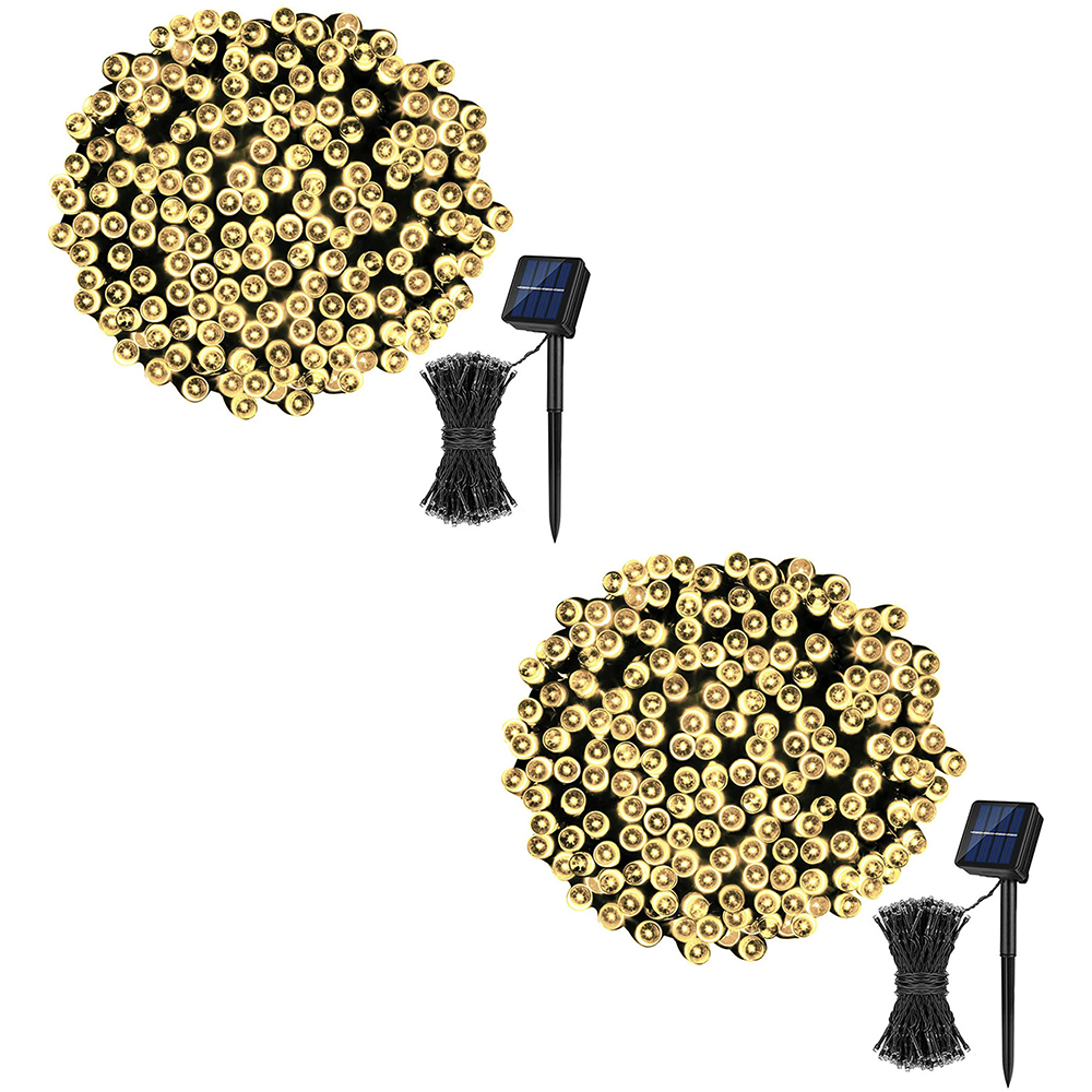 Zwei Sets solarbetriebener Lichterketten, Lichter sind gelb.