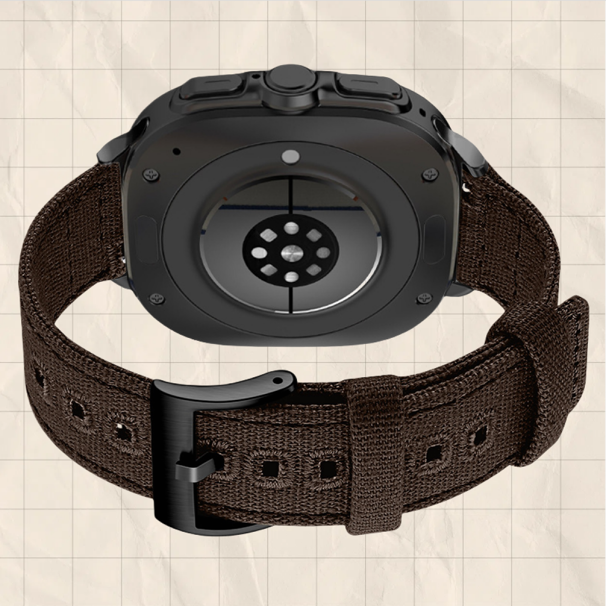 Nahaufnahme einer schwarzen Smartwatch mit braunem Armband, Rückseite und Armbandschließe zeigend.