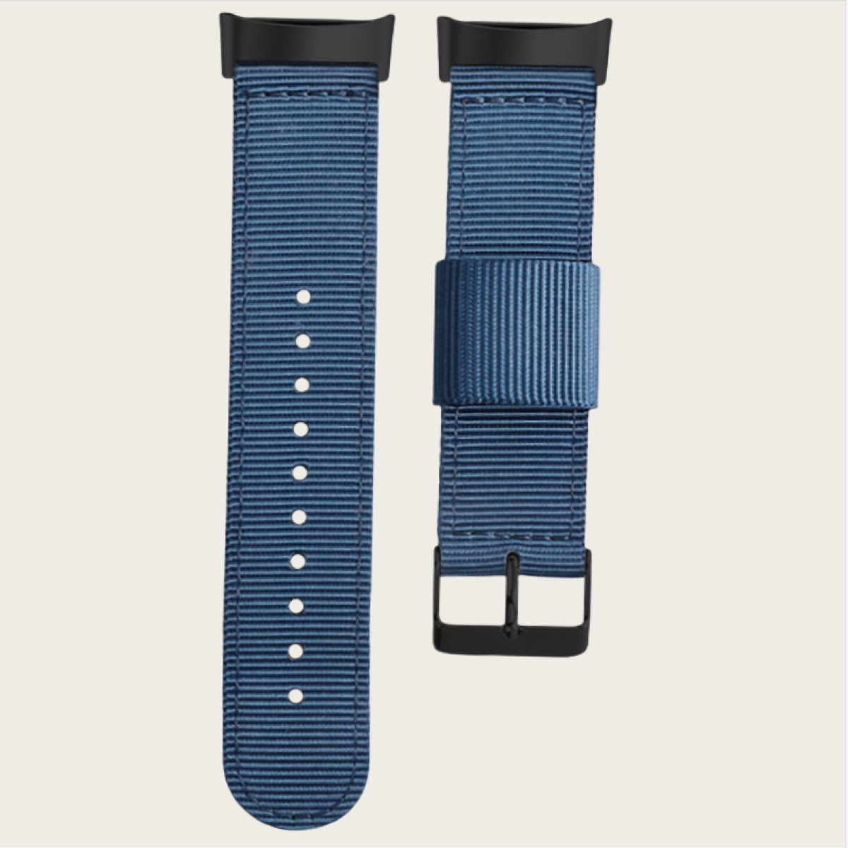 Zwei blaue Uhrenarmbänder mit schwarzen Anschlüssen und einer schwarzen Schnalle, vor hellem Hintergrund.