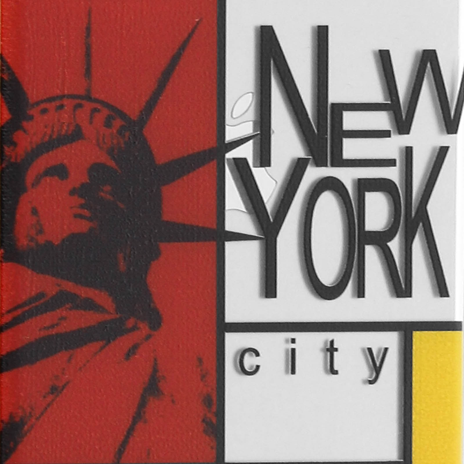 Cartello di New York City, con una statua della libertà, sfondo rosso e bianco con testo nero e un blocco giallo.