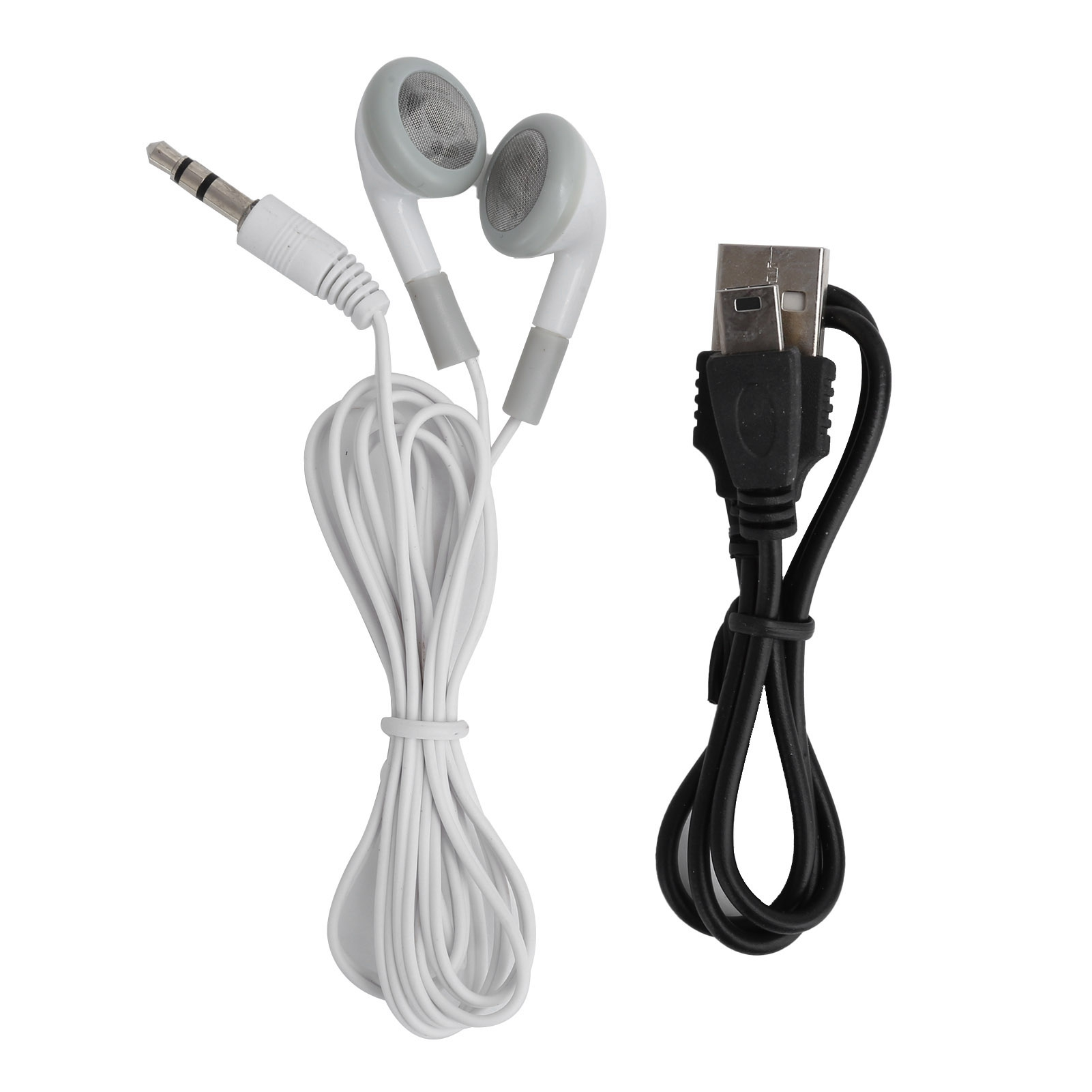 Weiße Kopfhörer und schwarzes USB-Kabel auf Weiß. Kopfhörer haben graue Ohrspitzen.