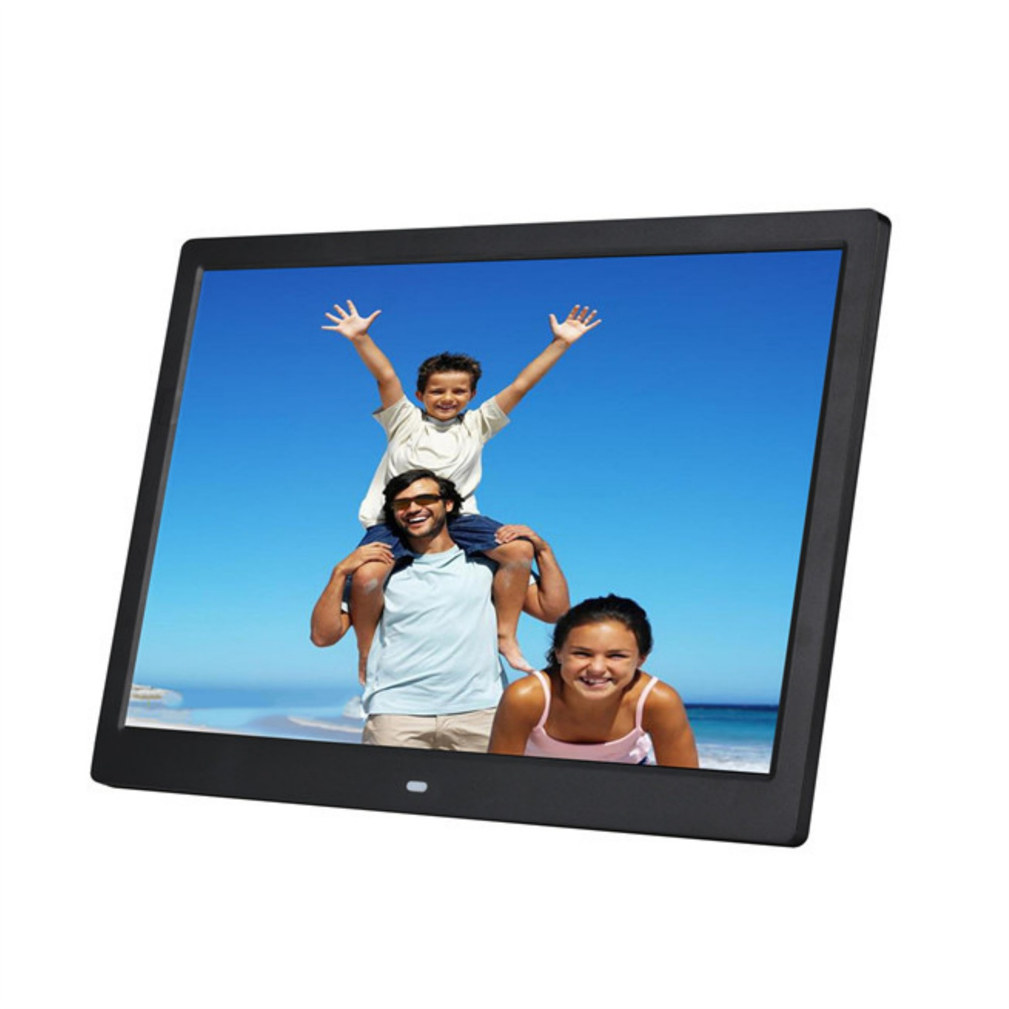 Digitaler Bilderrahmen, der eine Familie am Strand zeigt. Ein Mann hält einen Jungen auf den Schultern.