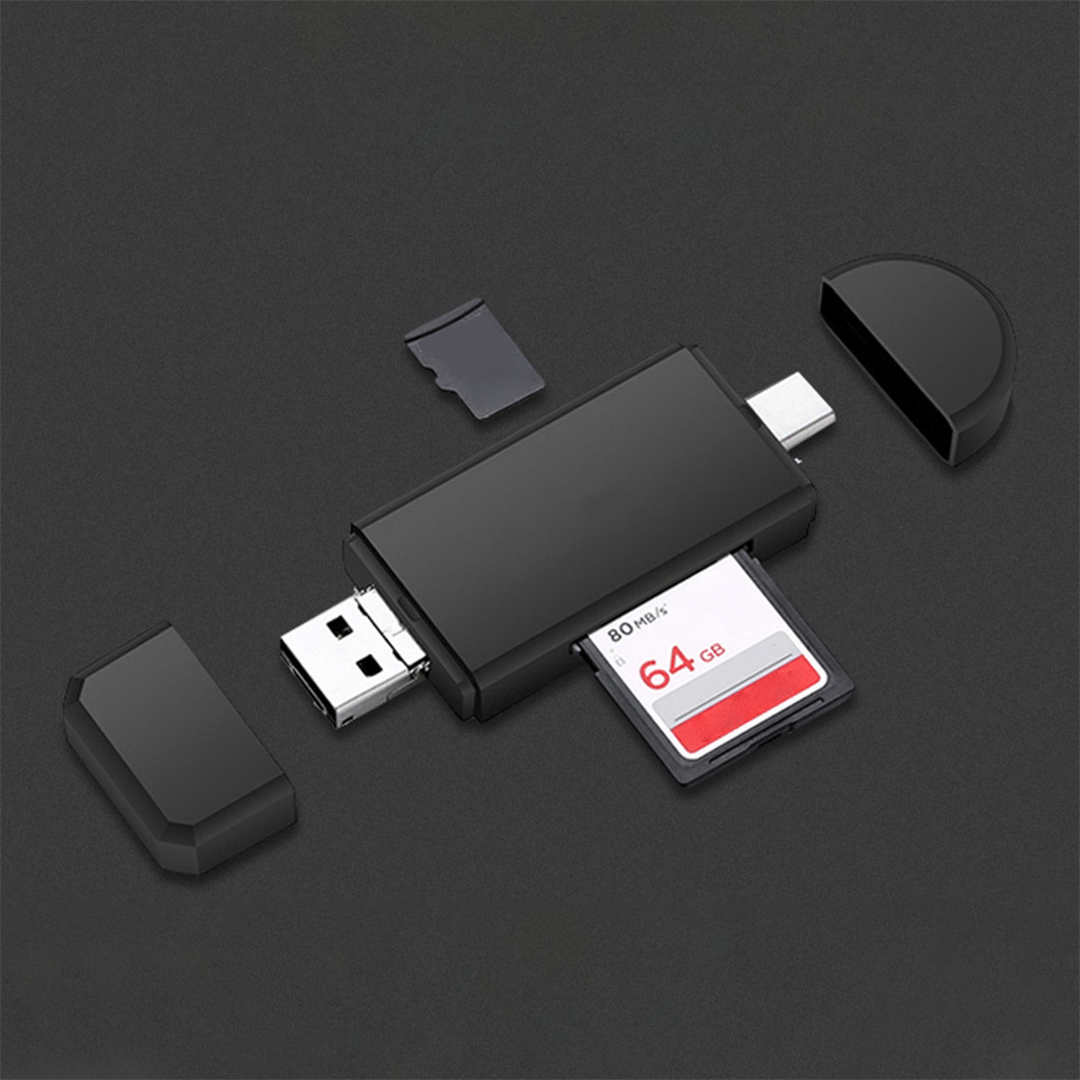 Schwarzer Kartenleser mit USB- und USB-C-Anschlüssen. Eine SD-Karte ist eingesetzt.