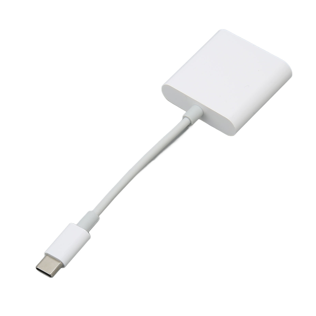 Weißer Adapter mit USB-C-Anschluss und Kabel, isoliert auf weißem Hintergrund.