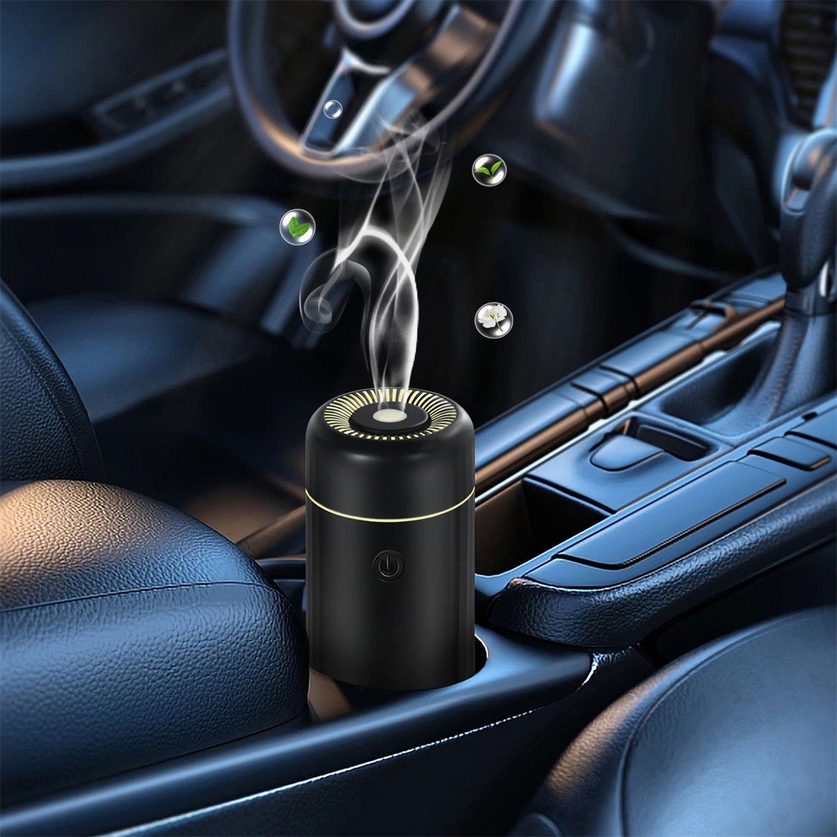 Schwarzer Lufterfrischer für das Auto. Er befindet sich in einem Getränkehalter und verströmt Nebel.