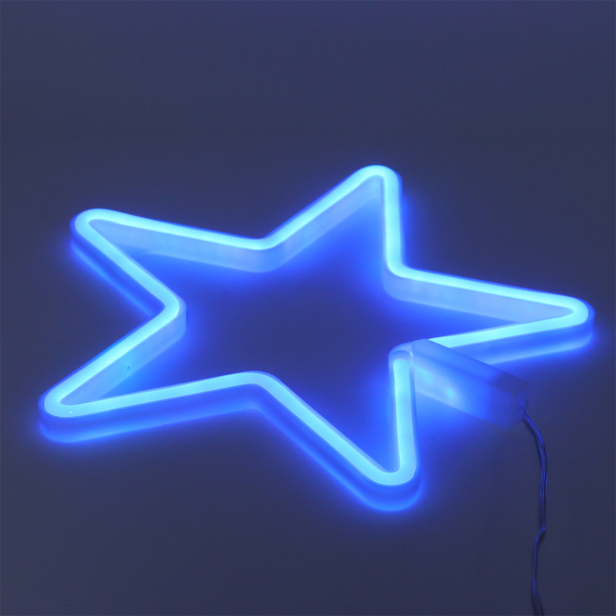 Blaue Neon-Sternkontur. Es ist auf einem dunkelgrauen Hintergrund.