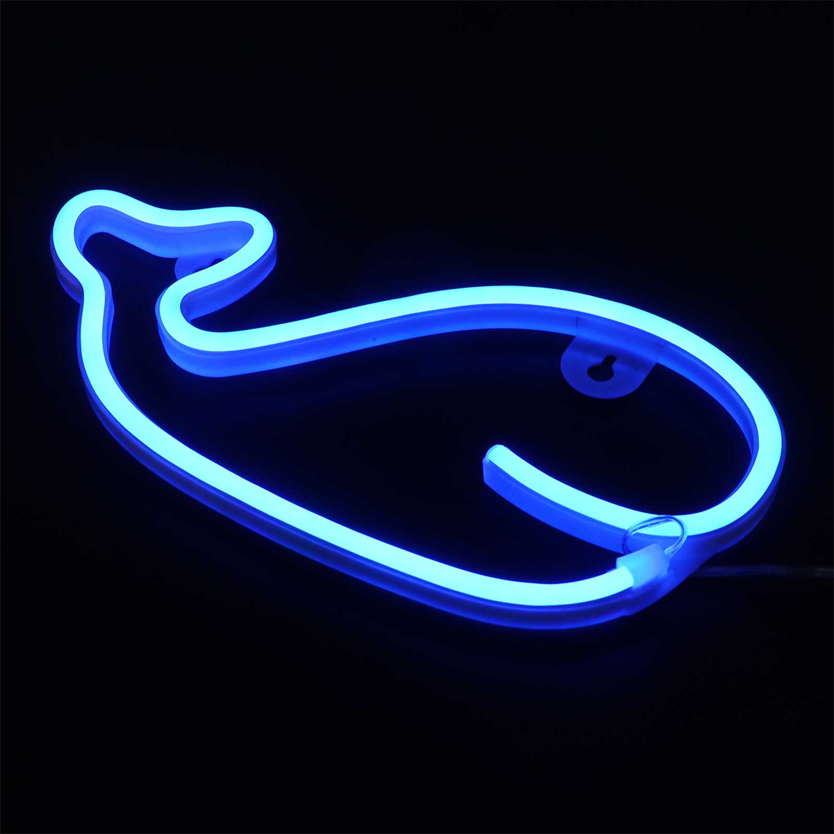 Ein blaues Neonwal-Schild auf schwarzem Hintergrund. Der Wal ist gebogen und hat einen einfachen Umriss.