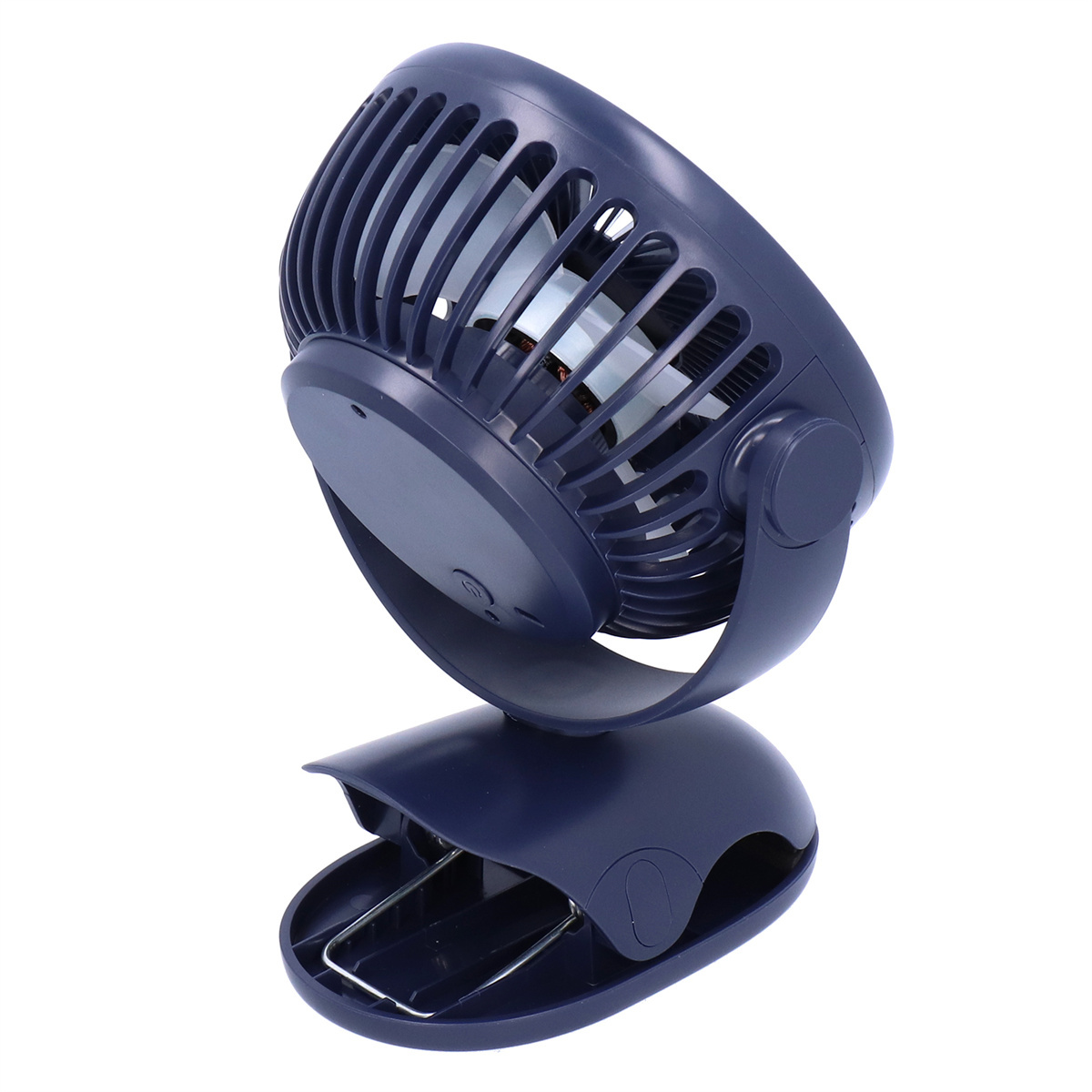 Blauer Schreibtischventilator an einer Oberfläche befestigt. Der Ventilator ist nach oben geneigt.