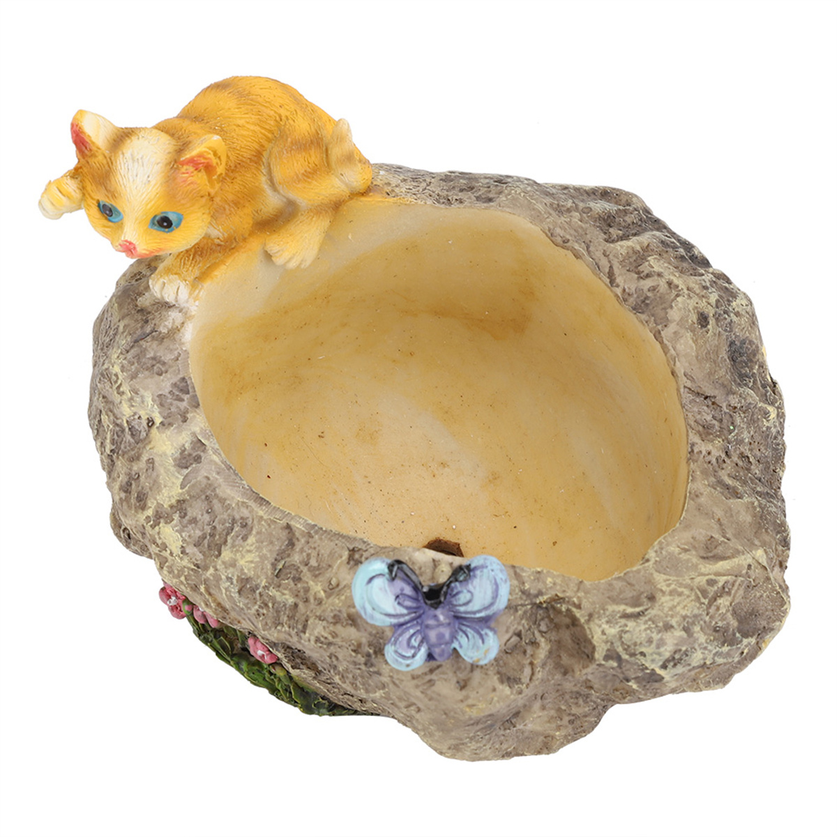Orangefarbene Katzenfigur auf einer Steinschale, mit Schmetterlingsdekor.