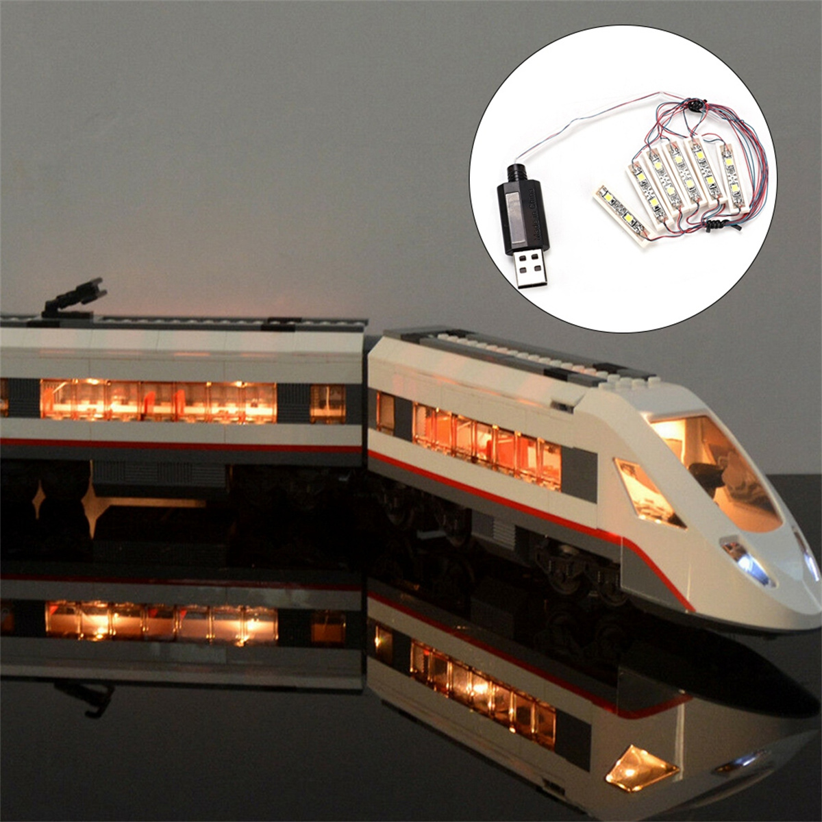 Modellzug mit beleuchteten Fenstern, USB-Anschluss und Lichtleiste, alles auf dunkler Oberfläche.