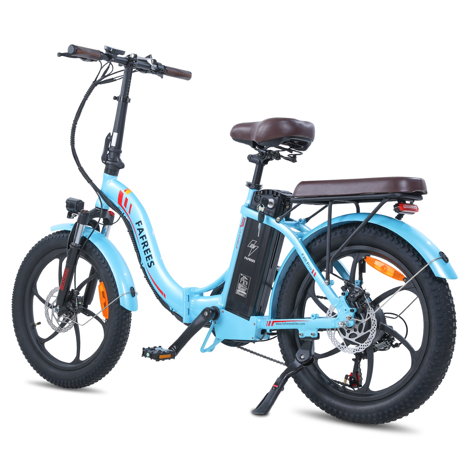 Hellblaues Elektrofahrrad, Vorder- und Hinterrad sind sichtbar. Es hat einen Sitz und Lenker.