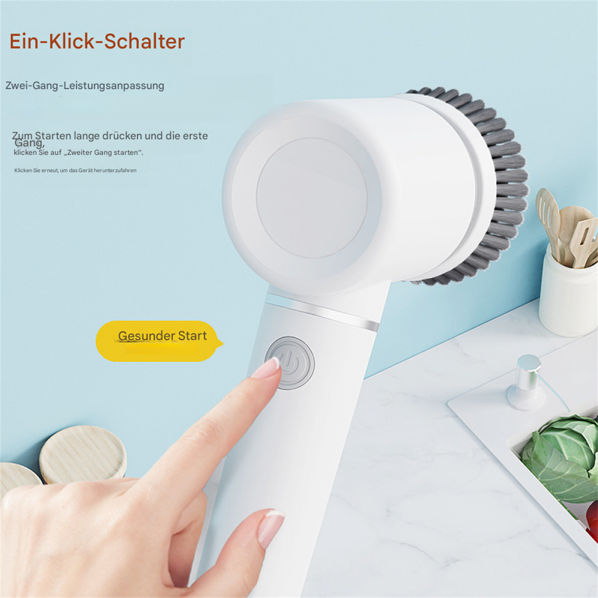 Weiße elektrische Bürste mit einer Hand, die einen Knopf drückt. Text: 'Ein-Klick-Schalter'. Nah an Gemüse.