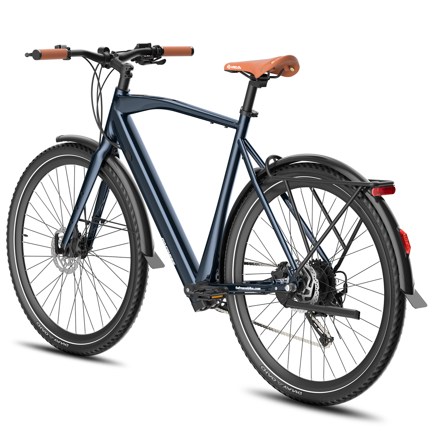 Bicicletta blu scuro con sella marrone, pneumatici scuri e telaio elegante, su sfondo bianco.