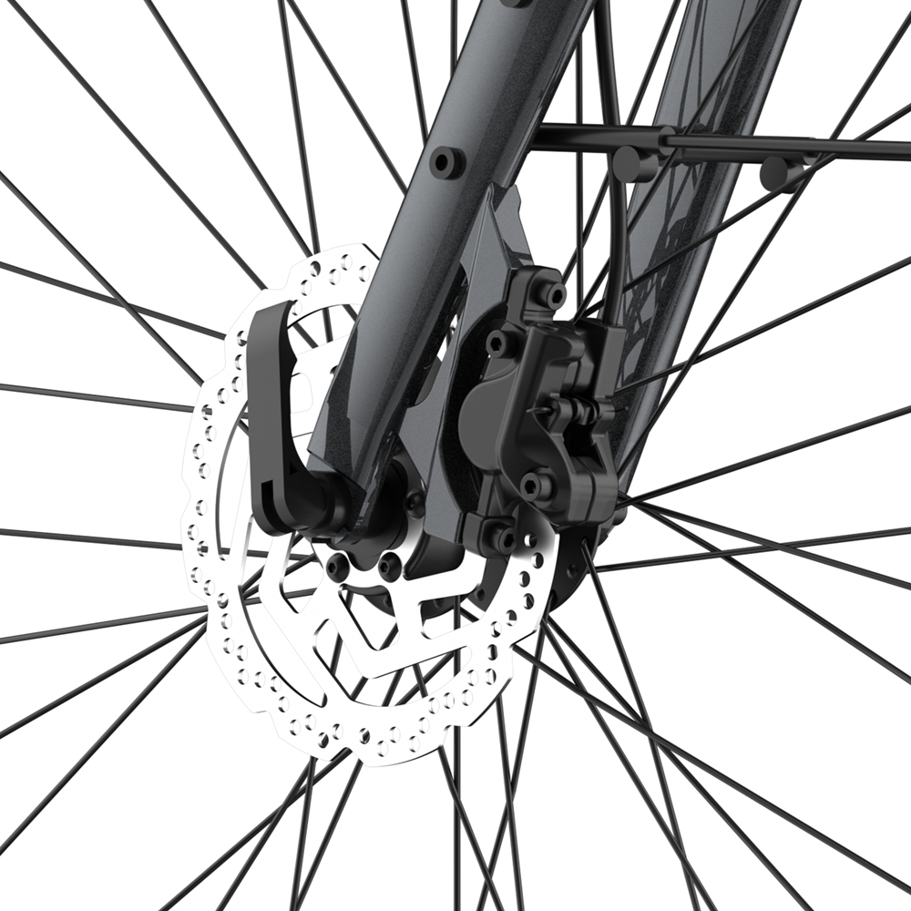 Primo piano di una ruota di bicicletta con sistema frenante a disco.