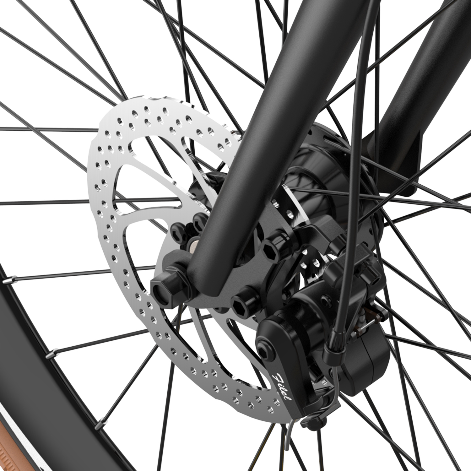 Primo piano di una ruota di bicicletta e di un freno a disco. Il rotore è argentato e la pinza è nera.