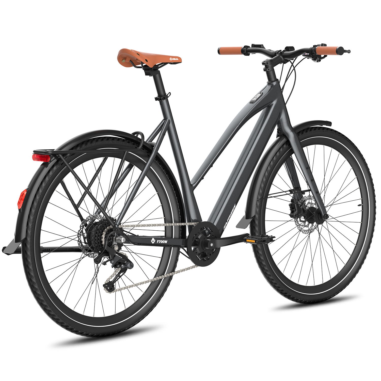 Una bicicleta eléctrica gris con asiento y manillar marrones, neumáticos negros.