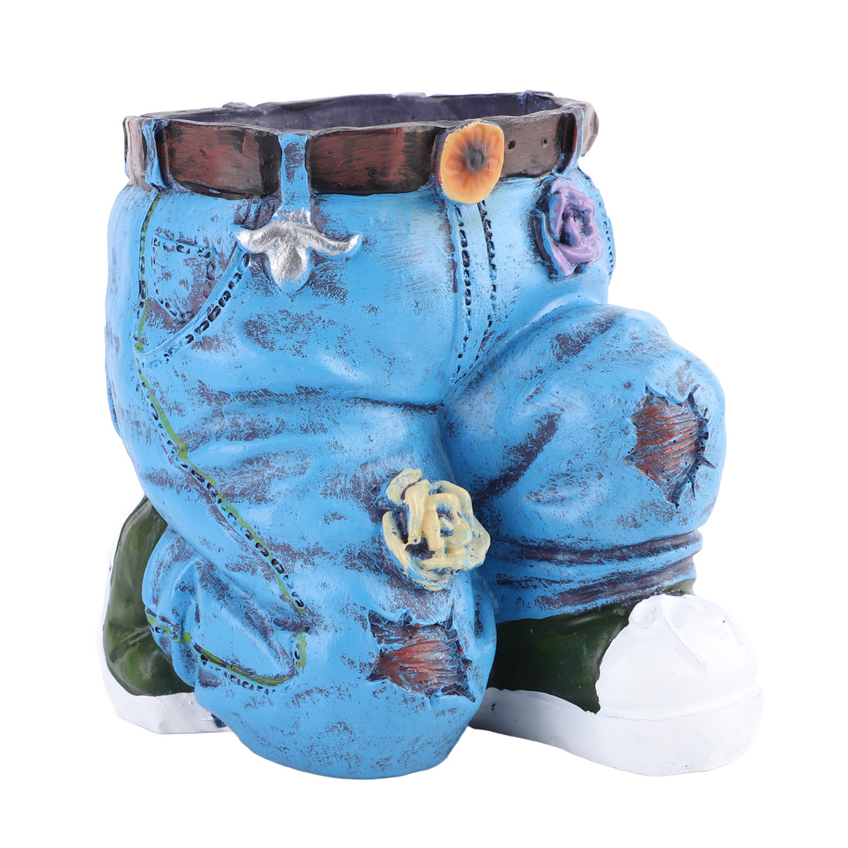 Blaue Jeans-förmiger Topf mit Details wie Taschen und Gürtel, als Pflanzgefäß verwendet.