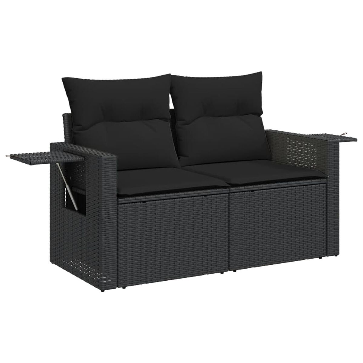 Divano da esterno in rattan grigio scuro con due cuscini e tavolini.