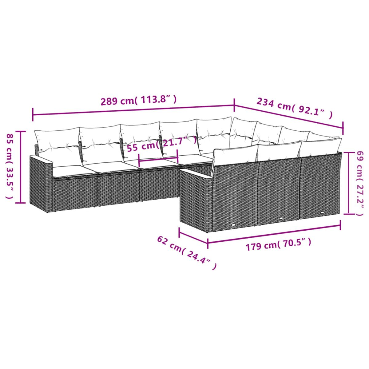 Ein großes Outdoor-Sofa aus Korbgeflecht mit Abmessungen und Beschriftungen. Es hat mehrere Kissen und steht im Freien.