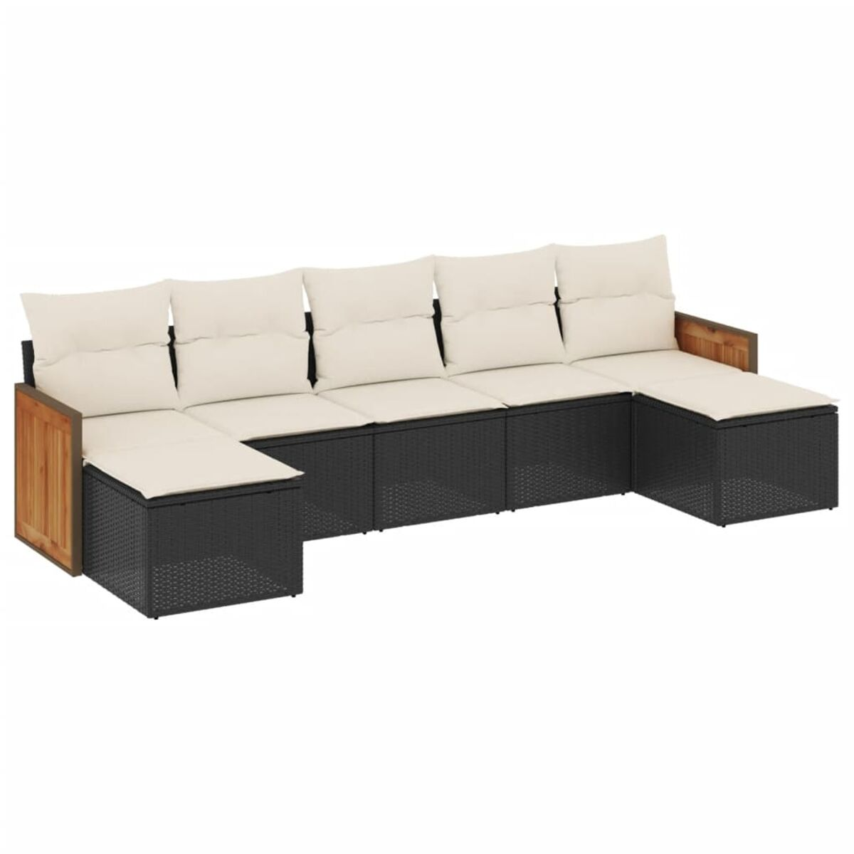 Divano in vimini nero con cuscini color crema e braccioli in legno, su superficie bianca.
