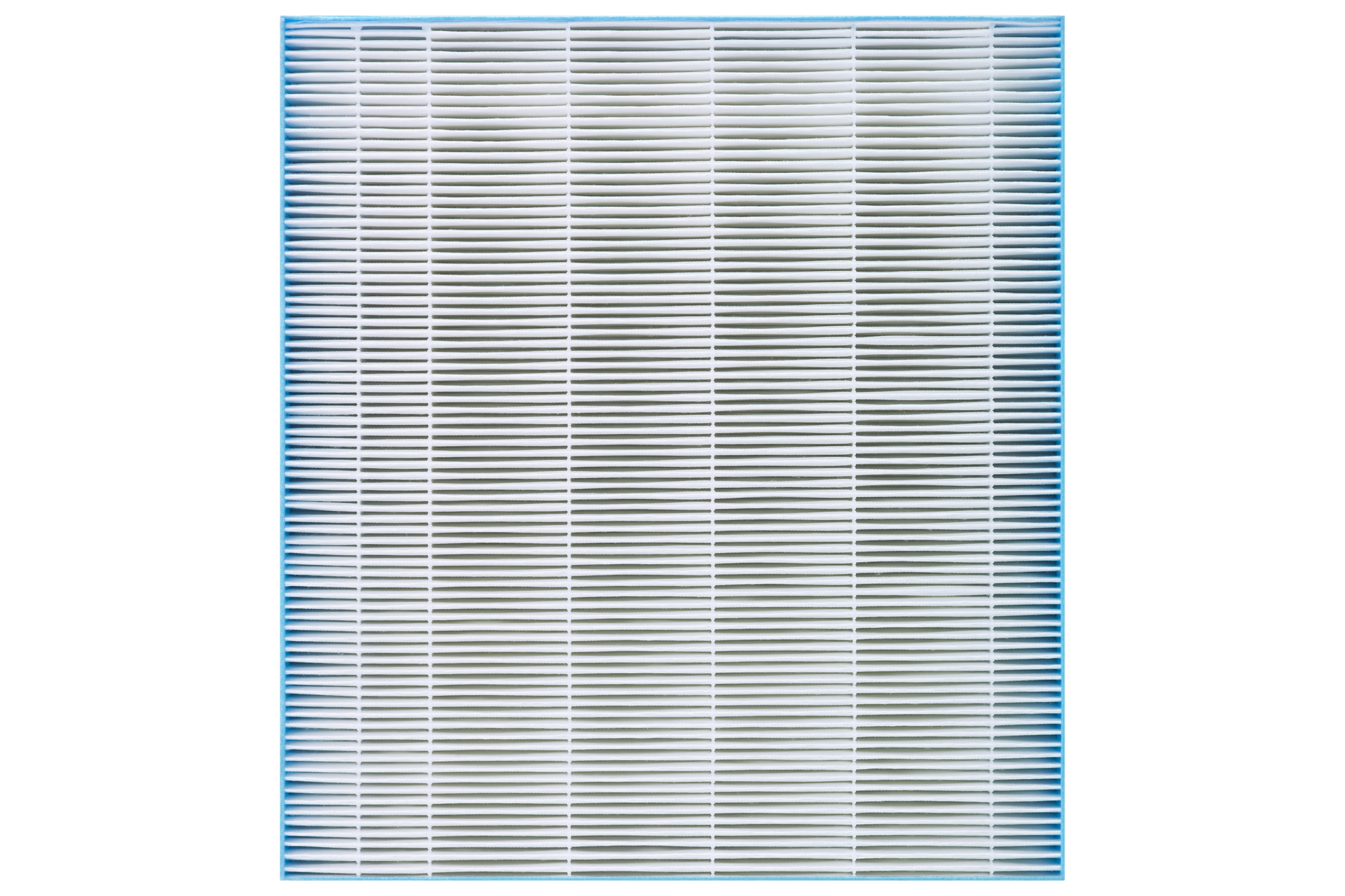 Un filtro dell'aria bianco con linee orizzontali sulla superficie. Il filtro ha un telaio blu.