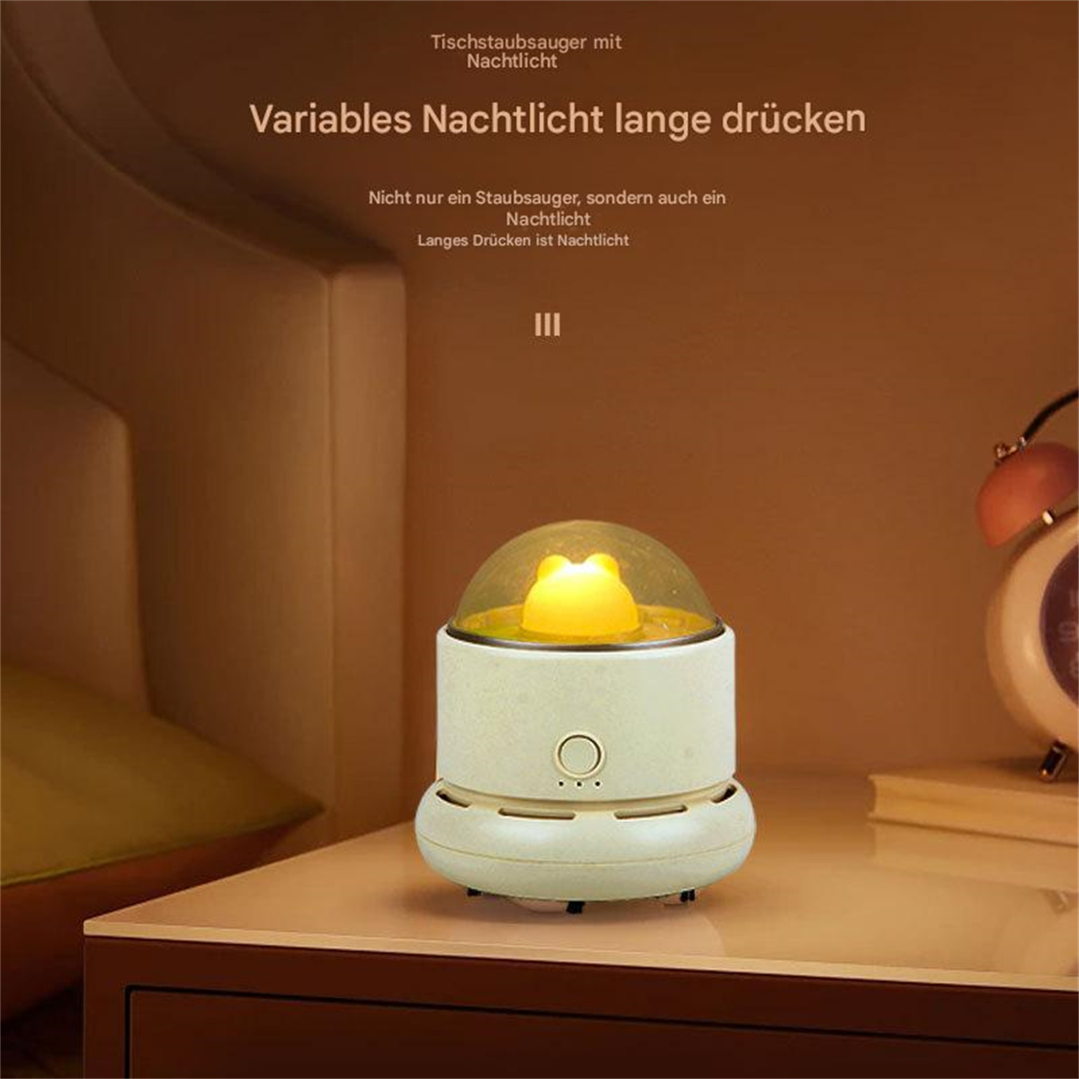 Ein kleiner Staubstaubsauger mit Nachtlicht auf einem Nachttisch.