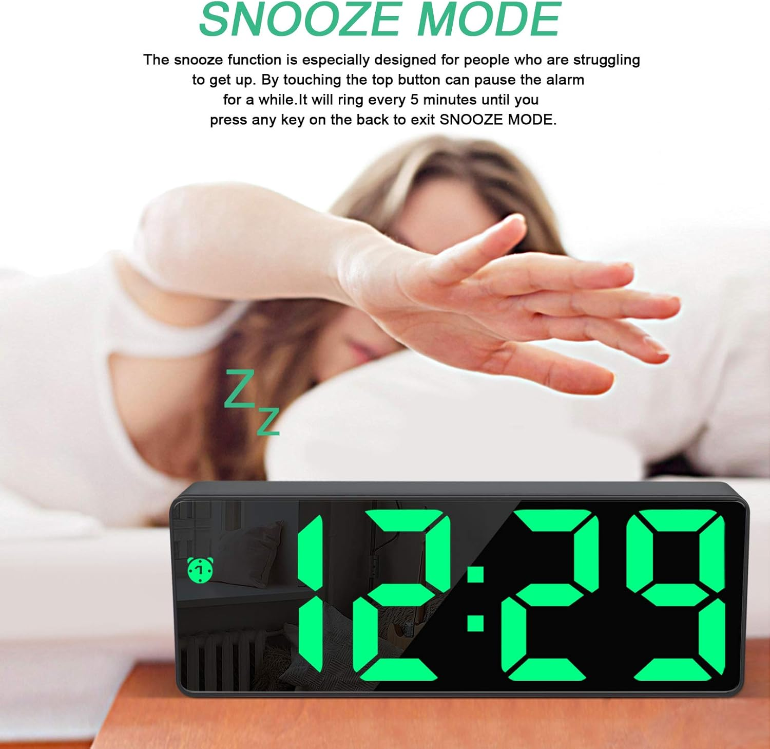 Digitaler Wecker, grüne Zahlen auf schwarzem Hintergrund. Frau mit Hand über dem Kopf. Text: SNOOZE MODE.