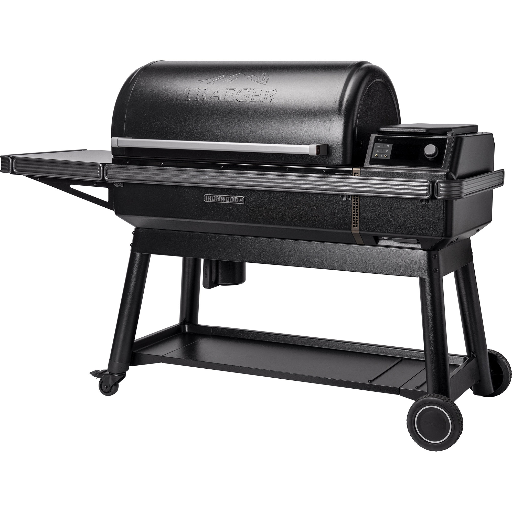 Una parrilla Traeger Ironwood negra con una repisa lateral y un panel de control digital.